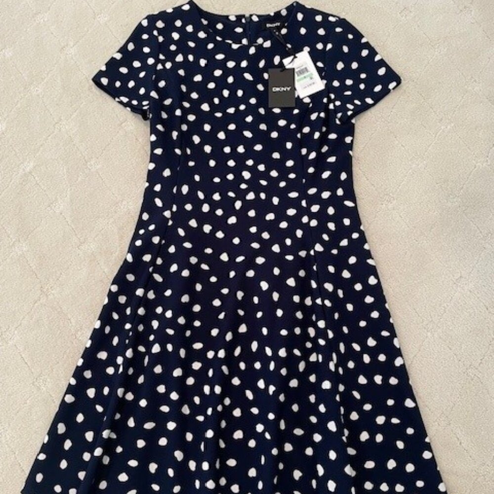 DKNY (NWT) Fit & Flare Black & White Dress w-Boat Neck & Cap Sleeves – Sz 8